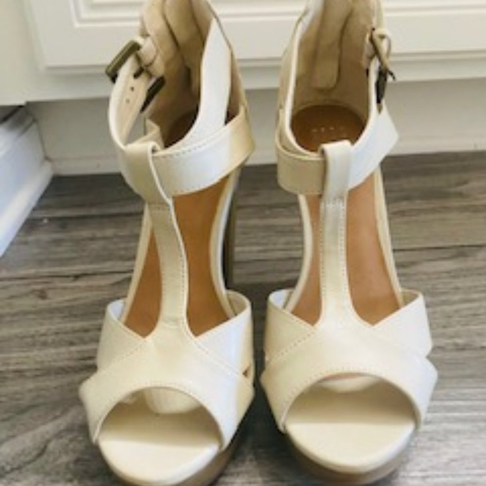 Cream colored size 6 wedges